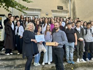 Veliko srce malih ljudi – Osnovna škola fra Lovre Karaule darovala vrijednu donaciju gimnazijskom Hladnjaku dobrote