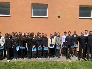 Foto vijest-Zbor Gimnazije Livno pjesmom svom gradu povodom 34. obljetnice obrane Livna